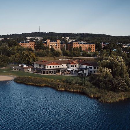 Hasse Pa Sjoekanten Hotell & Restaurang Jonkoping Exterior foto