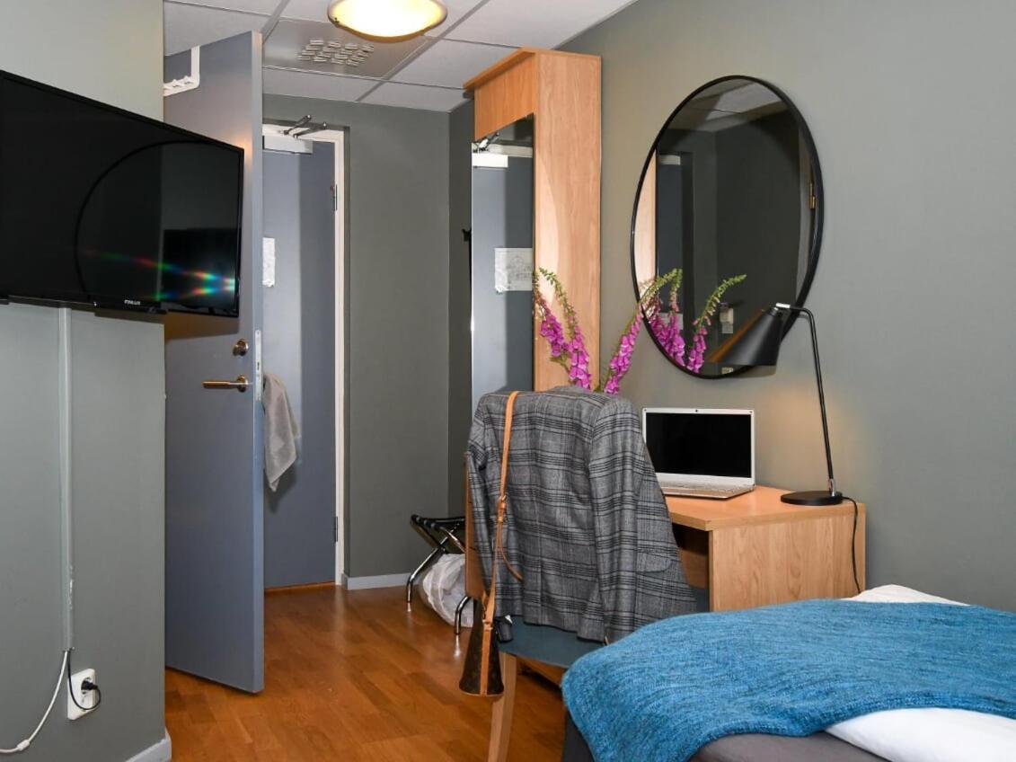 Hasse Pa Sjoekanten Hotell & Restaurang Jonkoping Exterior foto