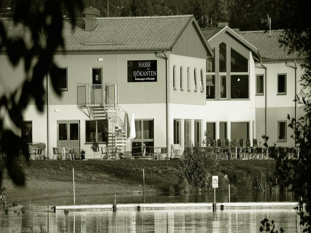 Hasse Pa Sjoekanten Hotell & Restaurang Jonkoping Exterior foto