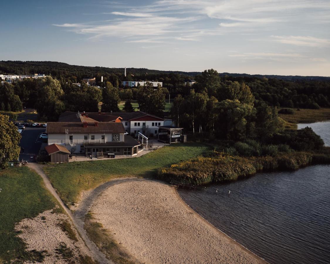Hasse Pa Sjoekanten Hotell & Restaurang Jonkoping Exterior foto