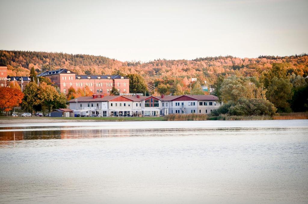 Hasse Pa Sjoekanten Hotell & Restaurang Jonkoping Exterior foto